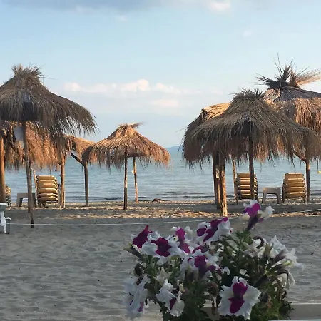 Flora Beach Private 아파트호텔 *