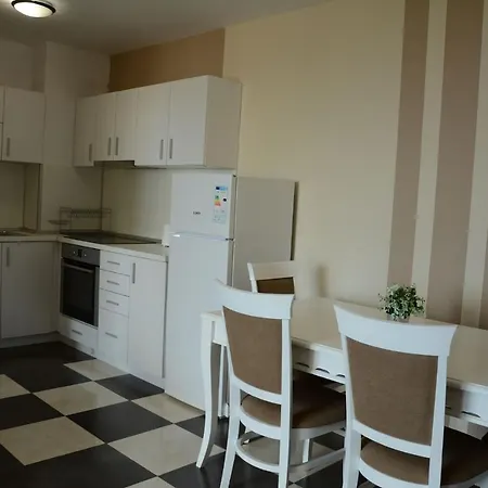 Aparthotel Flora Beach Private *