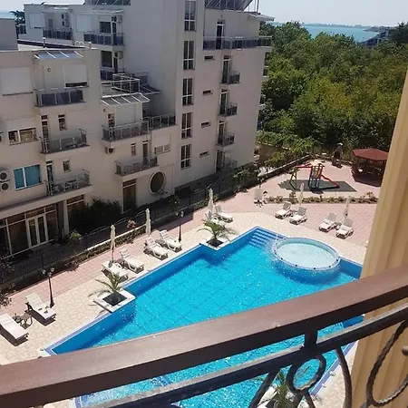 Flora Beach Private 아파트호텔 *